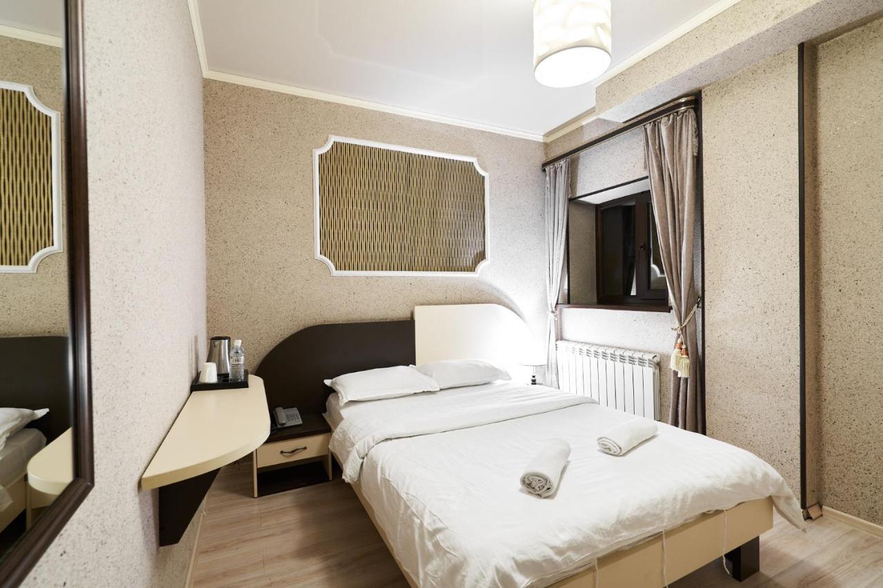 7 Days Hotel Ałma Ata Zewnętrze zdjęcie